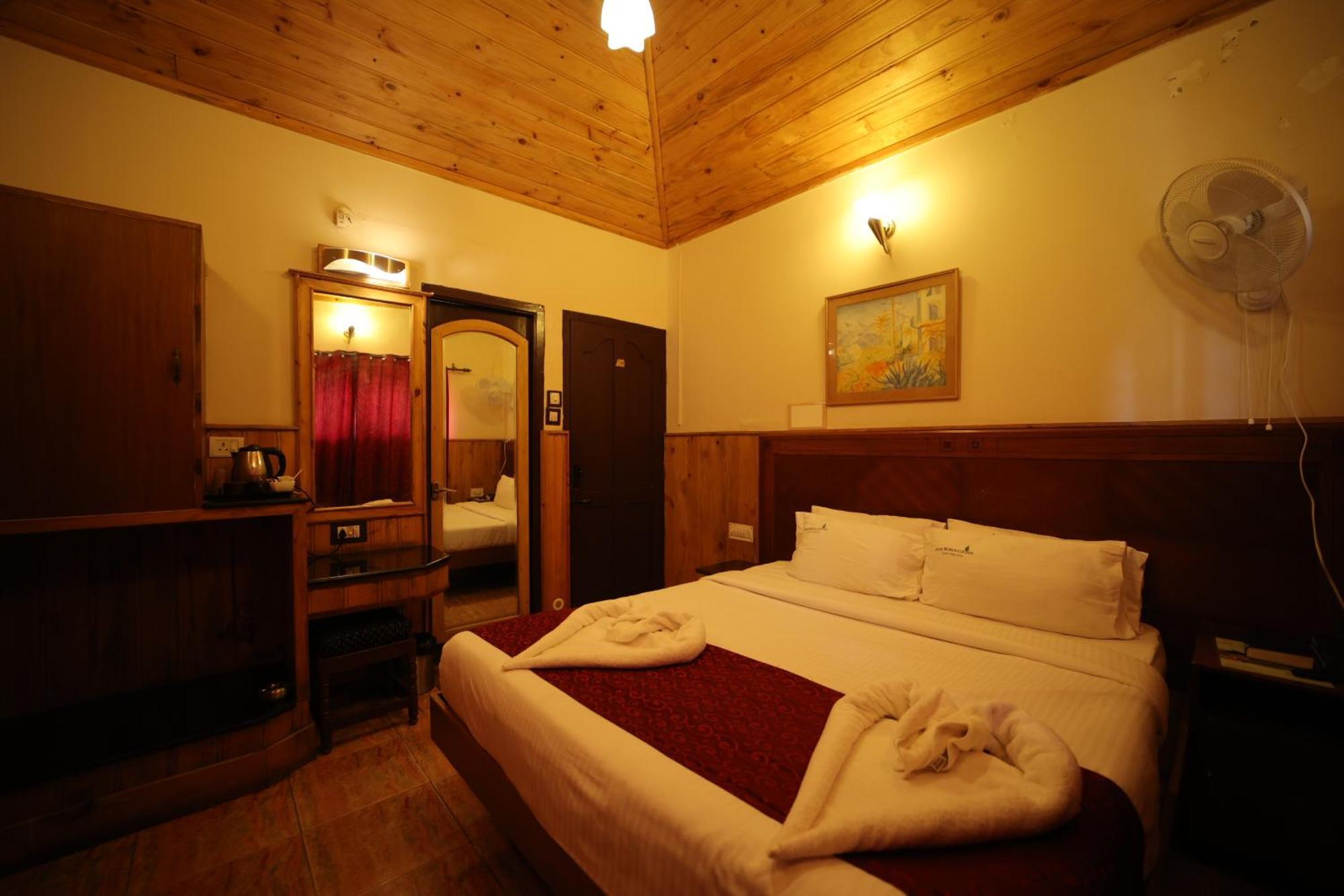 Pine Borough Inn Kodaikanal Buitenkant foto