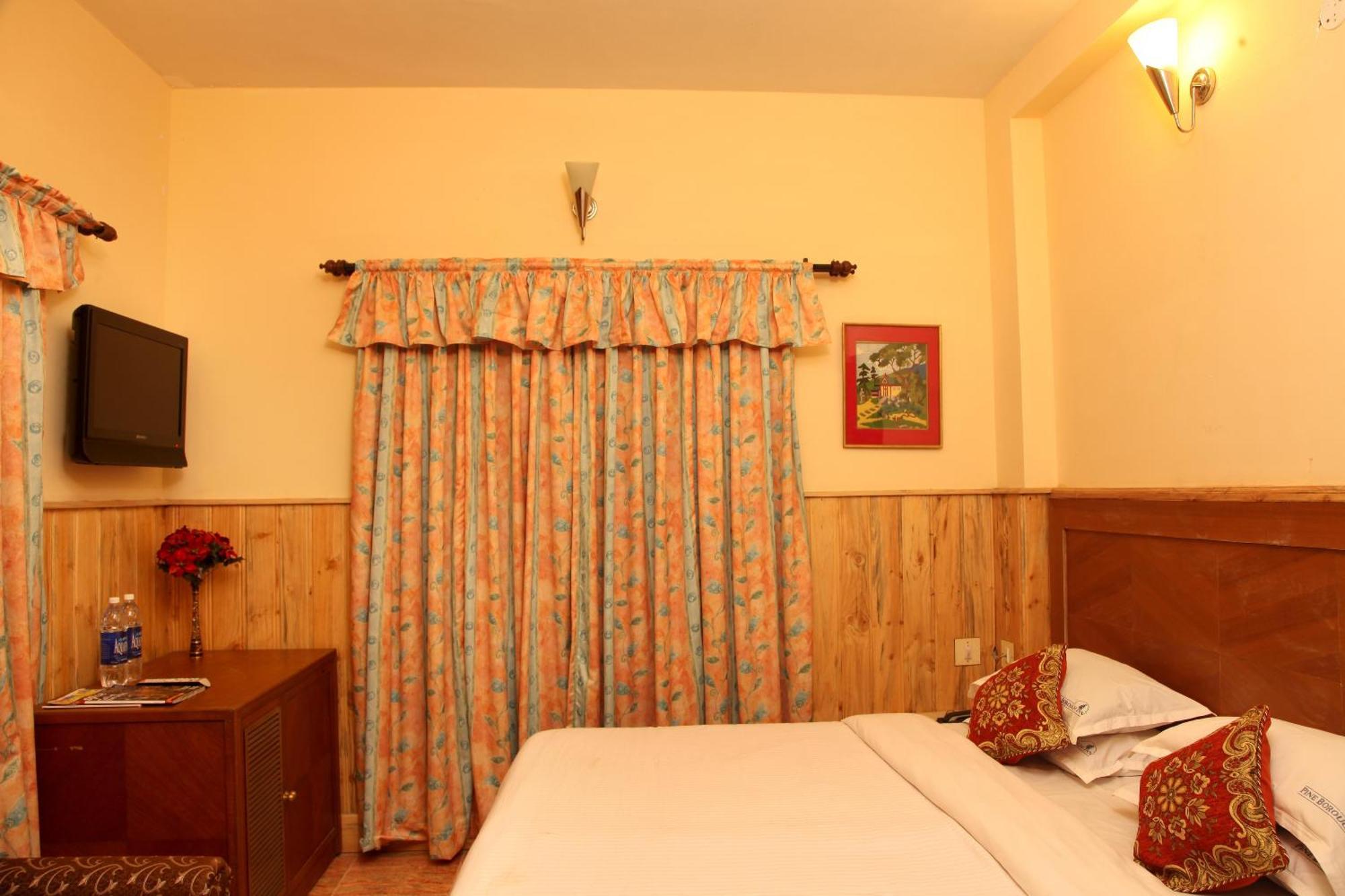 Pine Borough Inn Kodaikanal Buitenkant foto