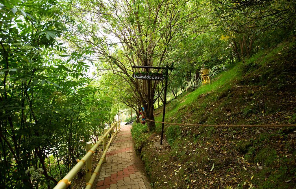 Pine Borough Inn Kodaikanal Buitenkant foto
