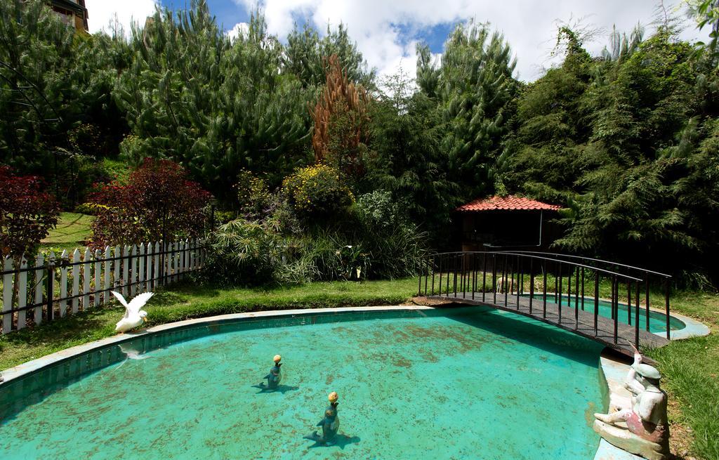 Pine Borough Inn Kodaikanal Buitenkant foto