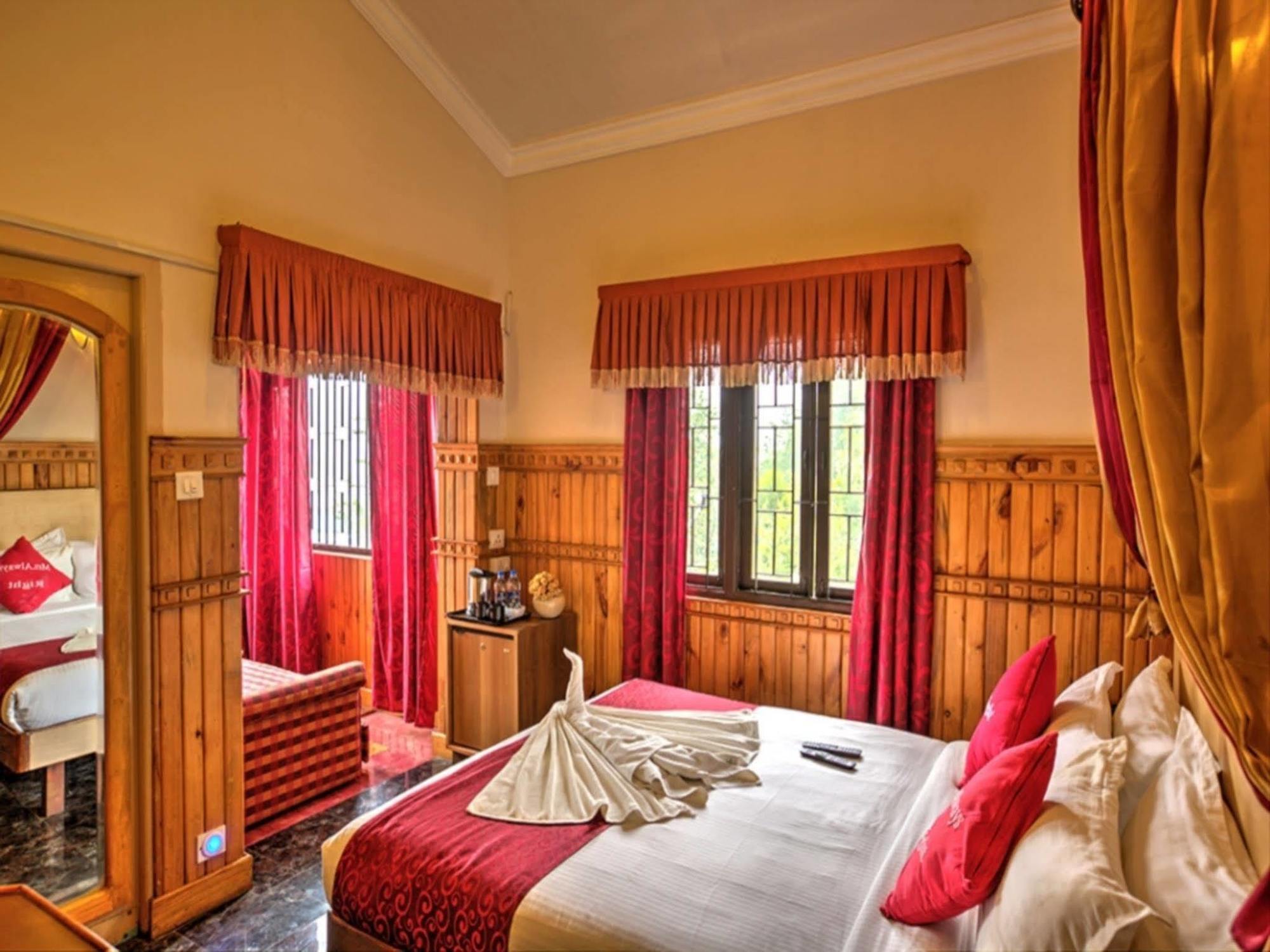 Pine Borough Inn Kodaikanal Buitenkant foto